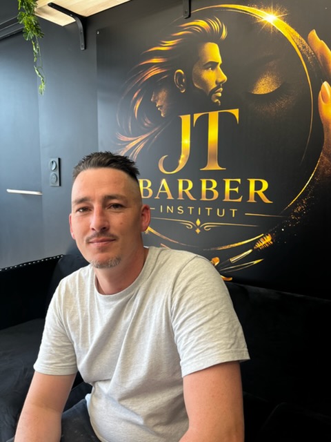 Jordan Toublanc, fondateur de JT Barber Institut Le Pellerin